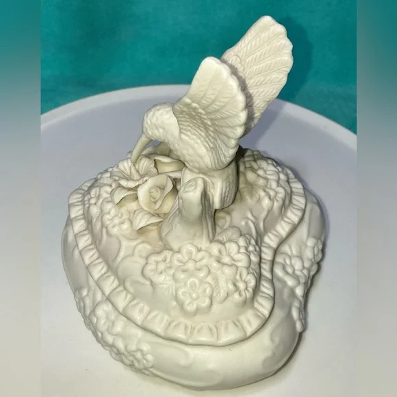VINTAGE HUMMINGBIRD PORCELAIN BOX - Picture 3 of 16